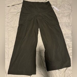 NWT Athleta Brooklyn Heights High Rise Cargo Pant in Aspen Olive, size 12 Petite